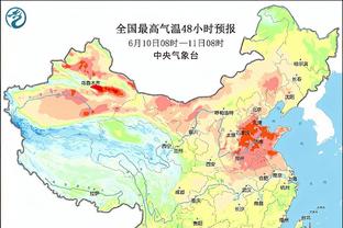 聊啥呢？哈兰德与德布劳内有说有笑？一旁的多库更是笑嘻了